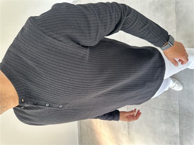 Siyah Renk Düğme Detaylı İnce Sweatshirt