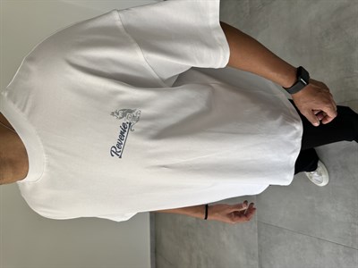 Beyaz Renk Reverie Nakış Ve Pantch Detaylı Oversize Kesim T-Shirt