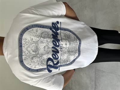 Beyaz Renk Reverie Nakış Ve Pantch Detaylı Oversize Kesim T-Shirt