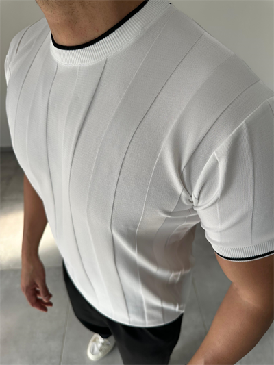 Yaka Ve Kol Kısmı Beyaz Şerit Detaylı Siyah Renk Basic T-Shirt
