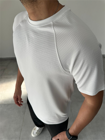 Beyaz Renk Reglan Kol Detaylı Rahat Kesim T-Shirt