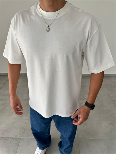 Beyaz Renk Oversize Kesim Basic T-Shirt