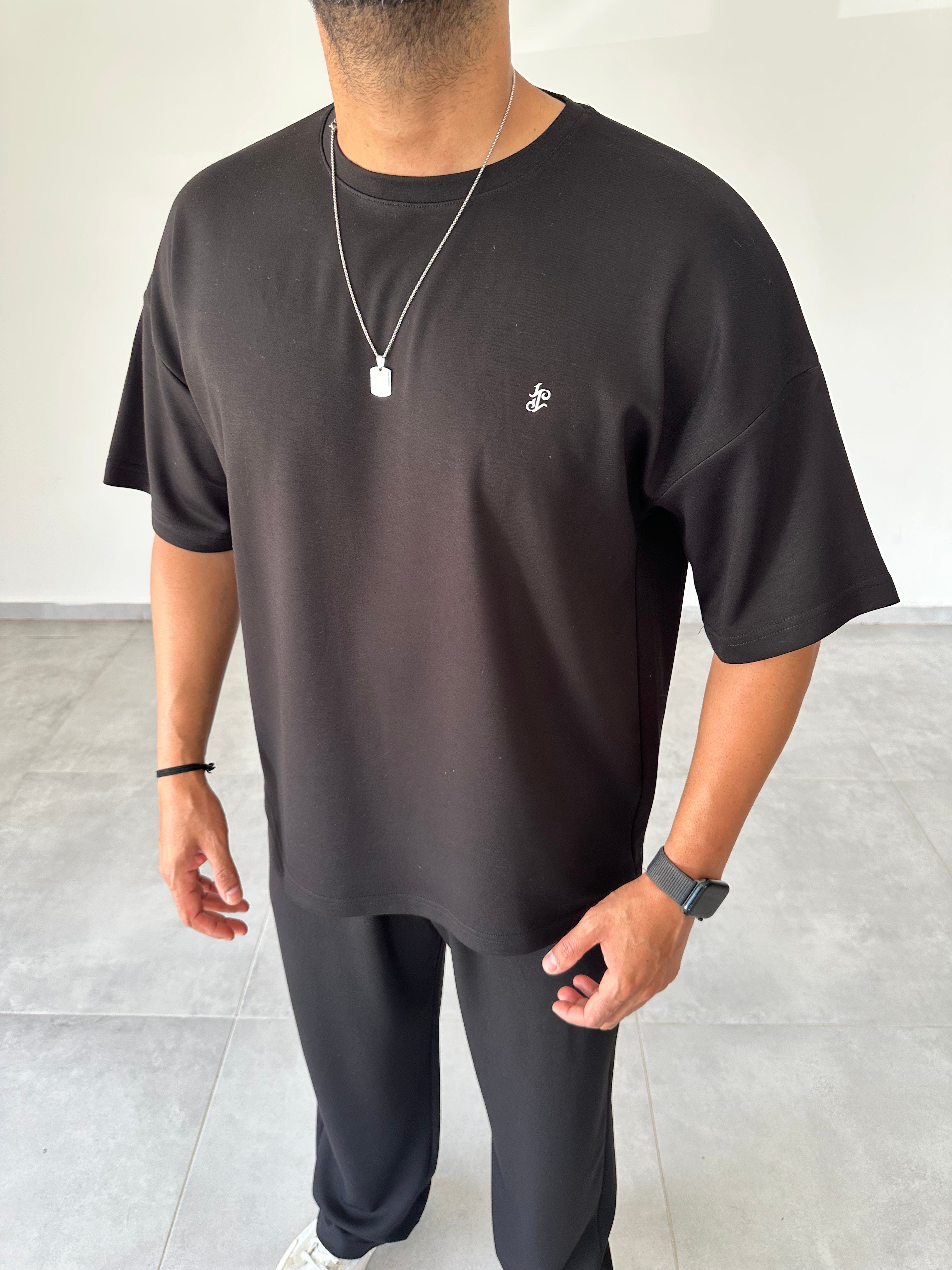 Siyah Renk Modal Kumaş Rahat Kesim T-Shirt