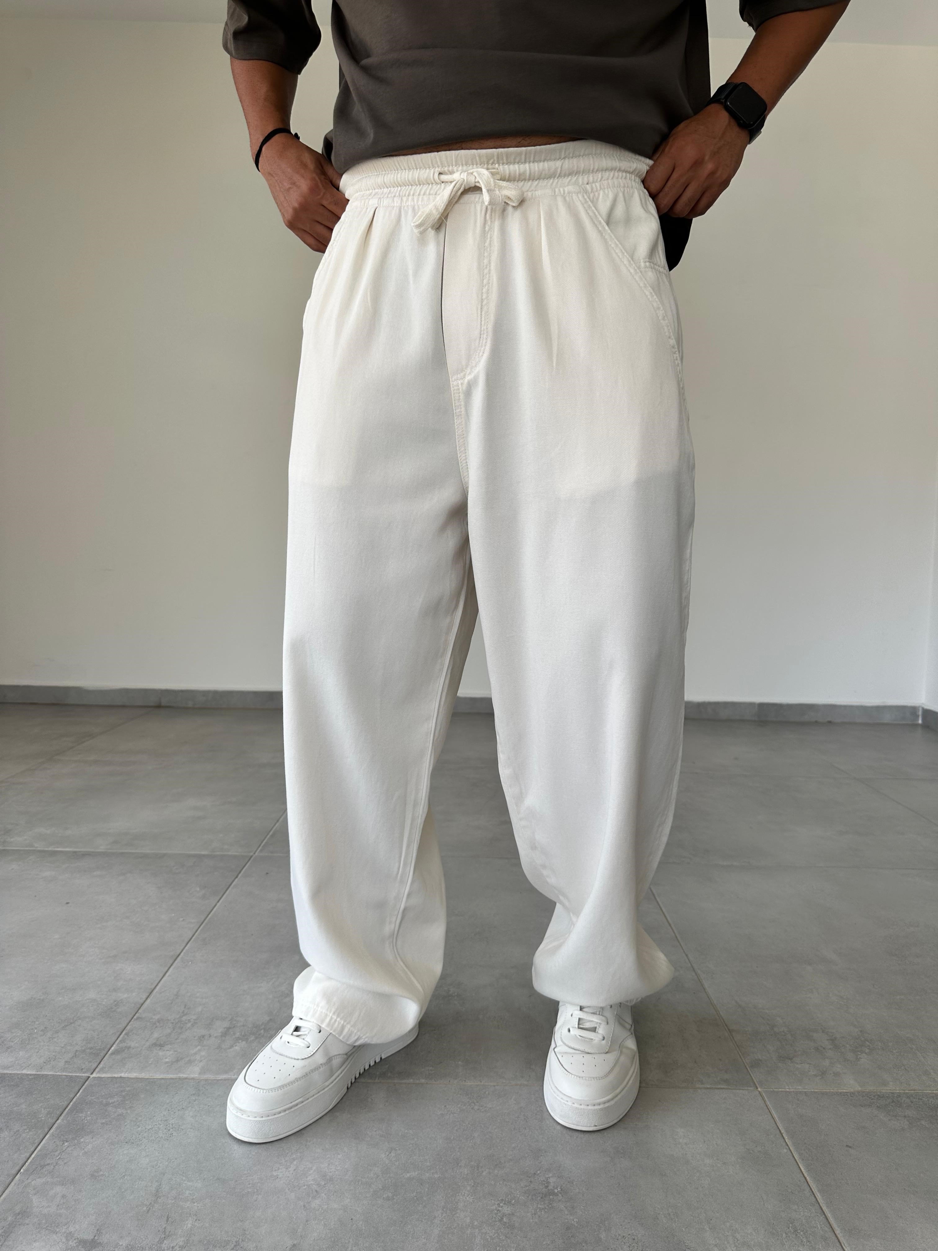 Beyaz Renk Bol Kesim Gabardin Baggy