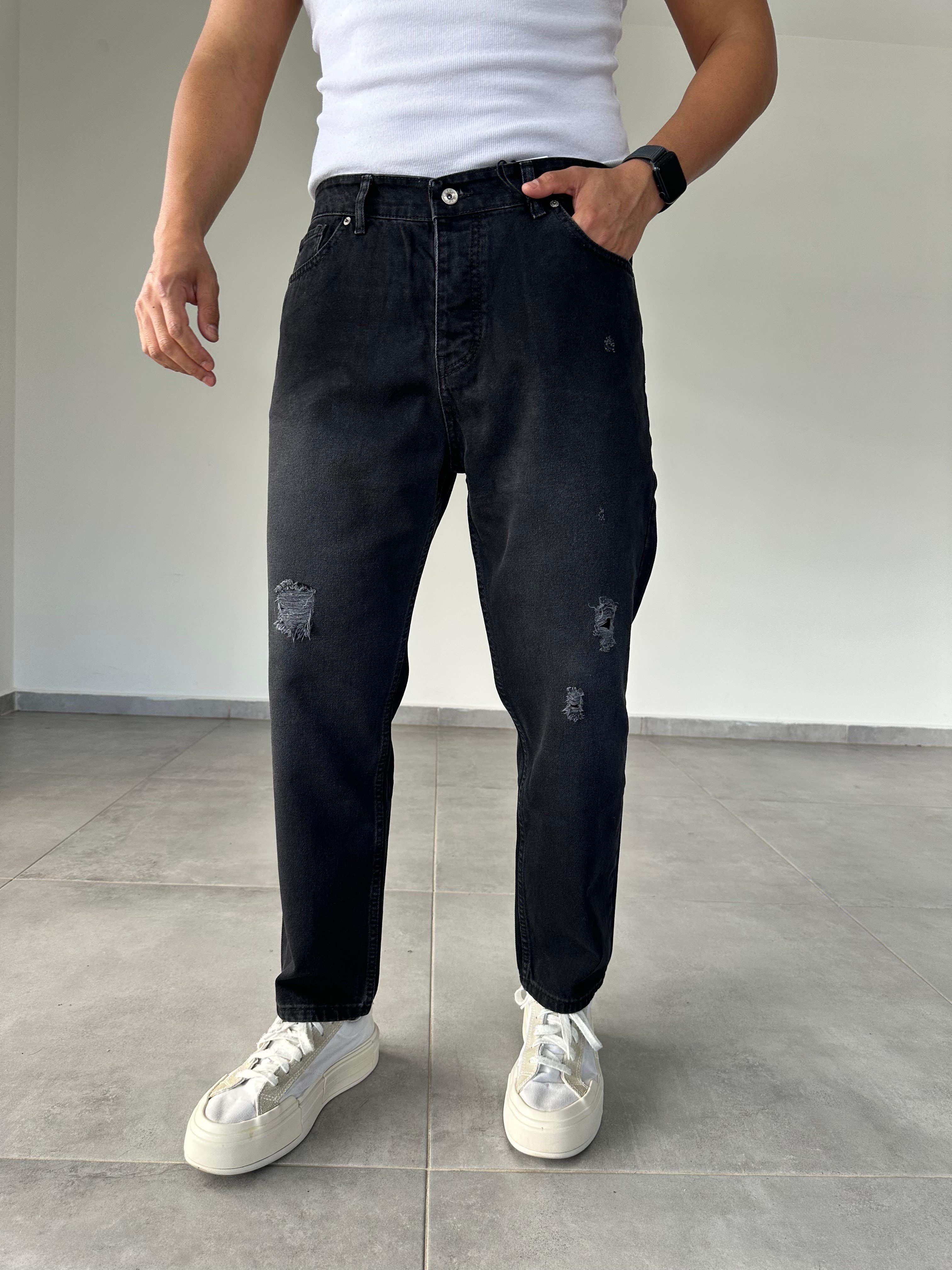 Siyah Renk Eskitme Ve Yırtık Detaylı Boyfriend Kot Pantolon