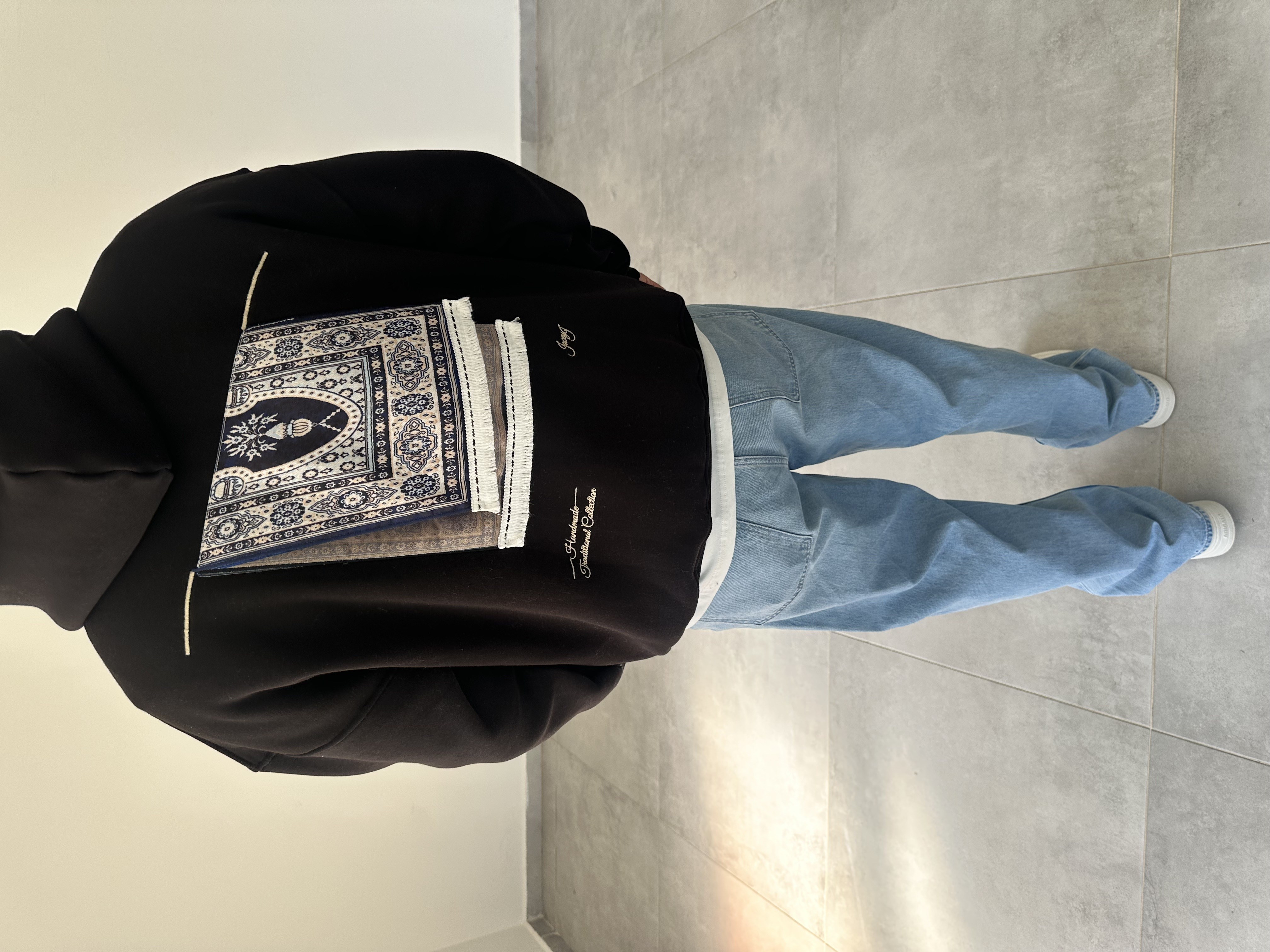 Siyah Renk Pantch Ve Baskı Detaylı Kapüşonlu Sweatshirt