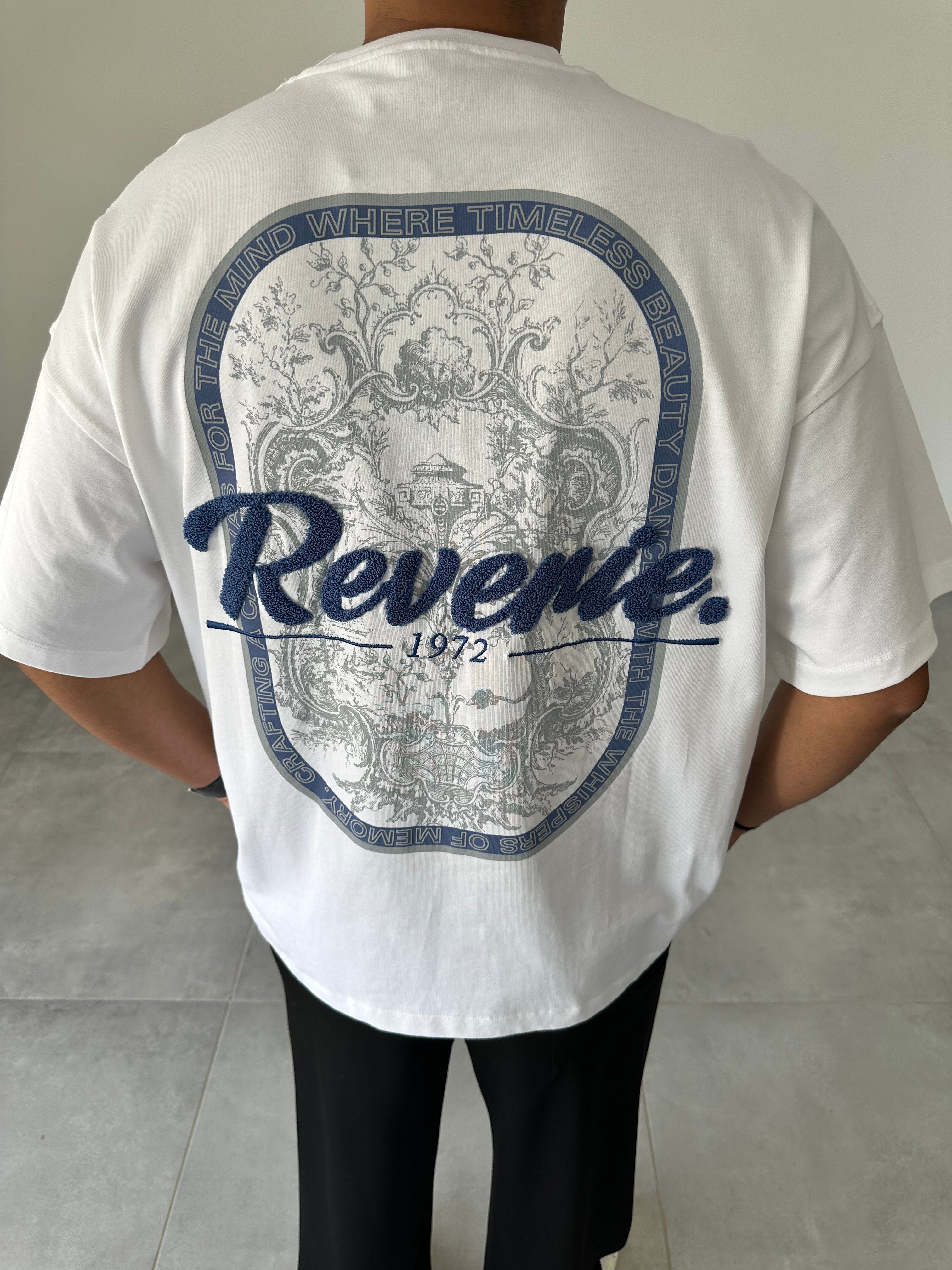 Beyaz Renk Reverie Nakış Ve Pantch Detaylı Oversize Kesim T-Shirt