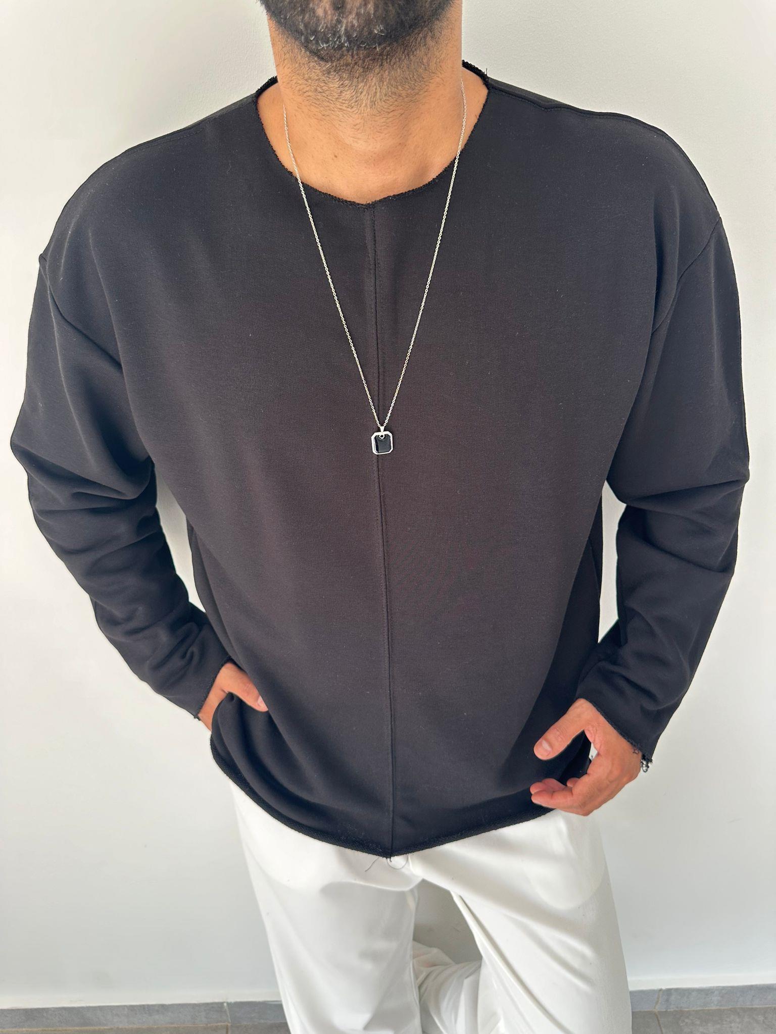 Siyah Renk Kesik Yaka Ve Dikiş Detaylı Oversize Kesim Sweatshirt