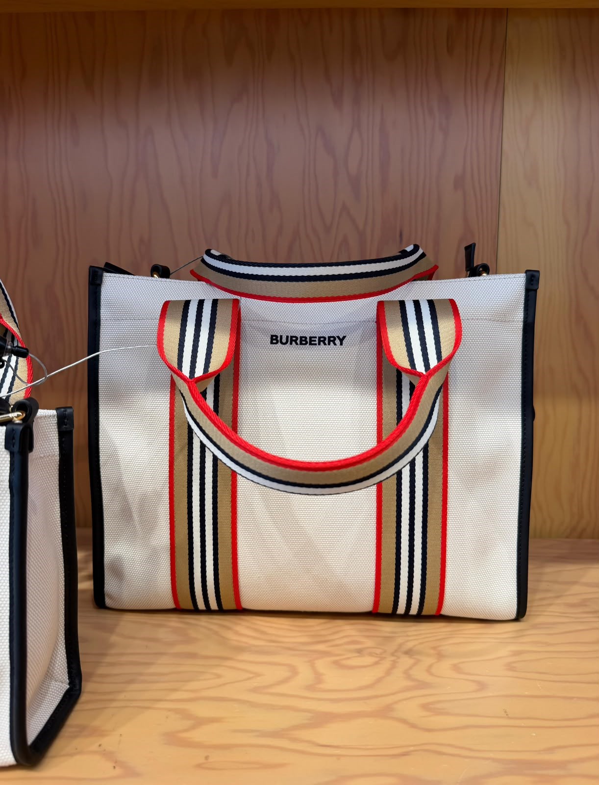 Burberry Medium Canvas Çanta