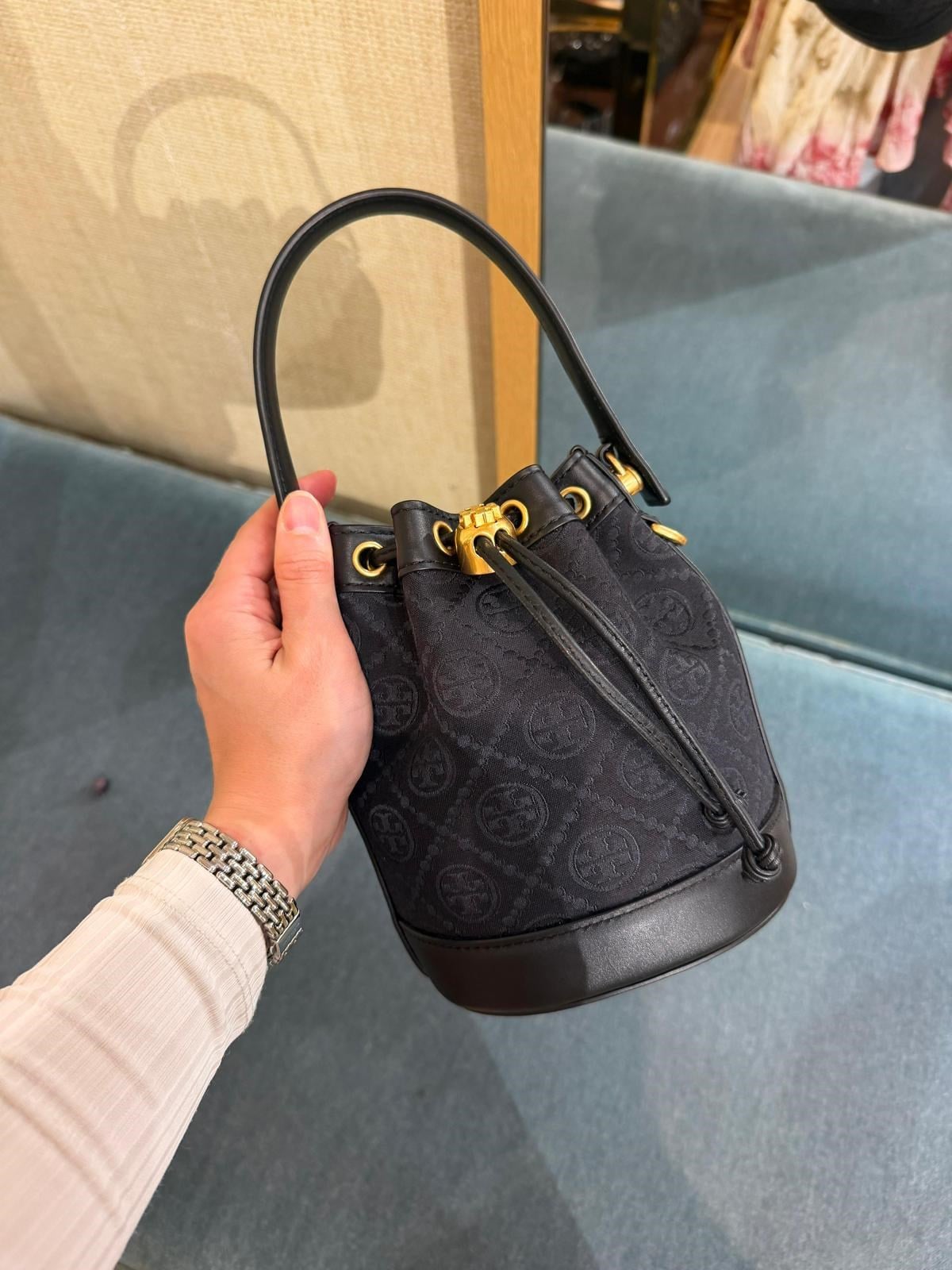 Tory Burch T Monogram Bucket Çanta