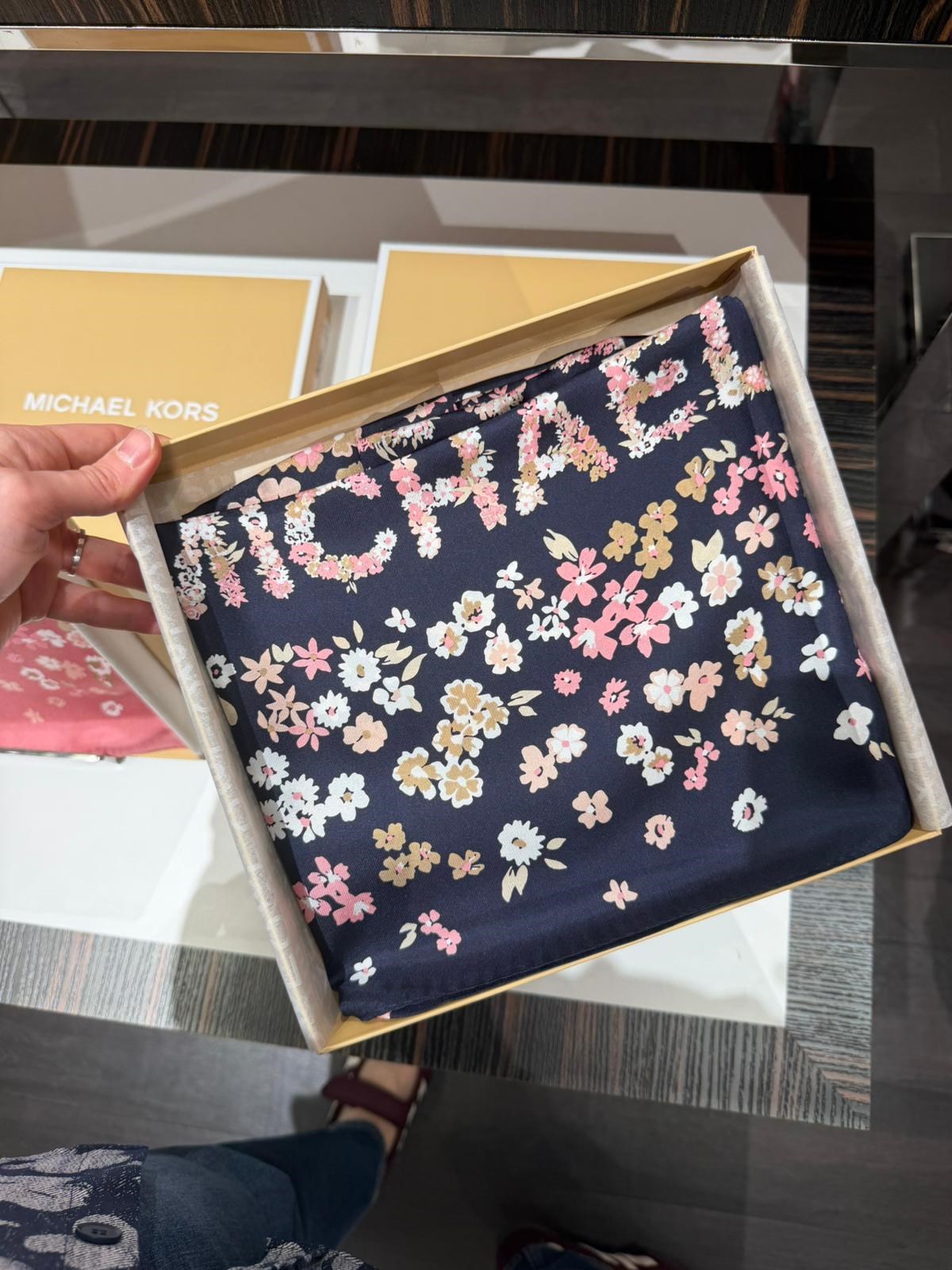 Michael Kors İpek Eşarp