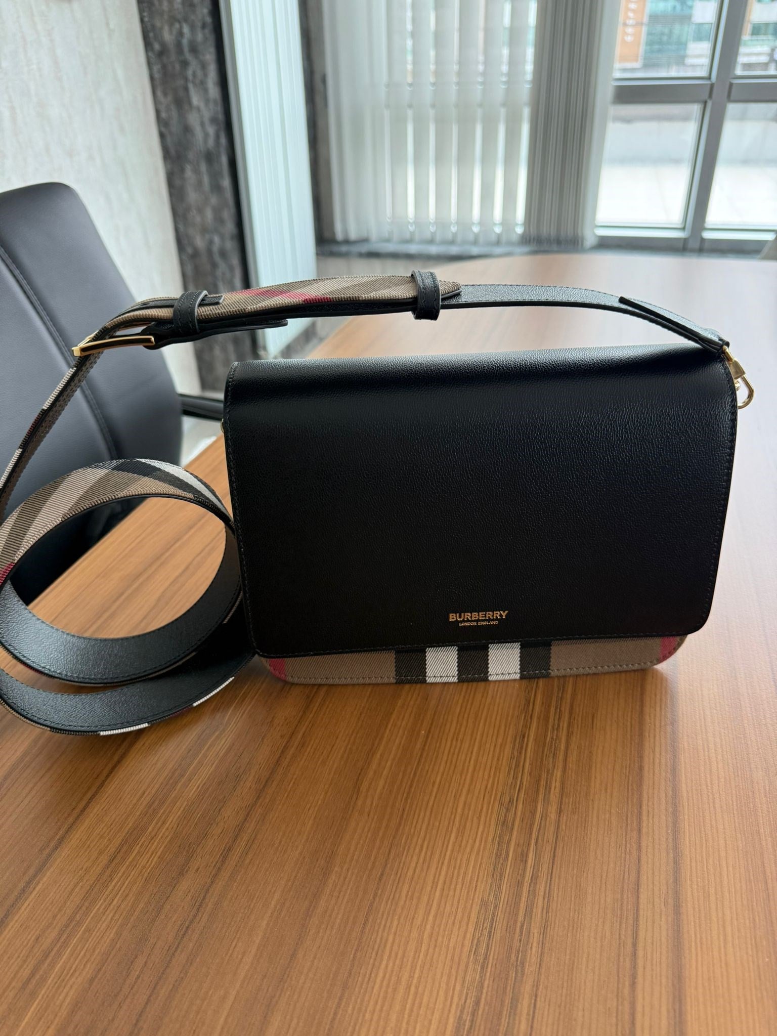 Burberry Medium Çanta