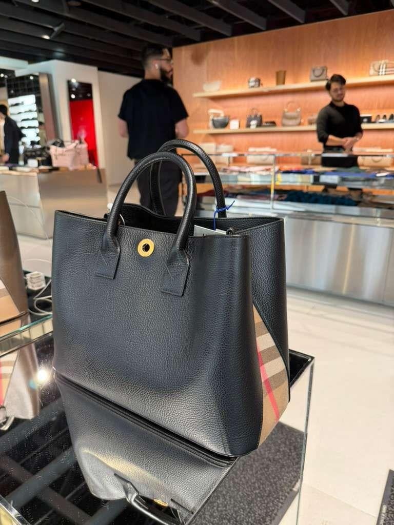 Burberry Büyük Boy Çanta