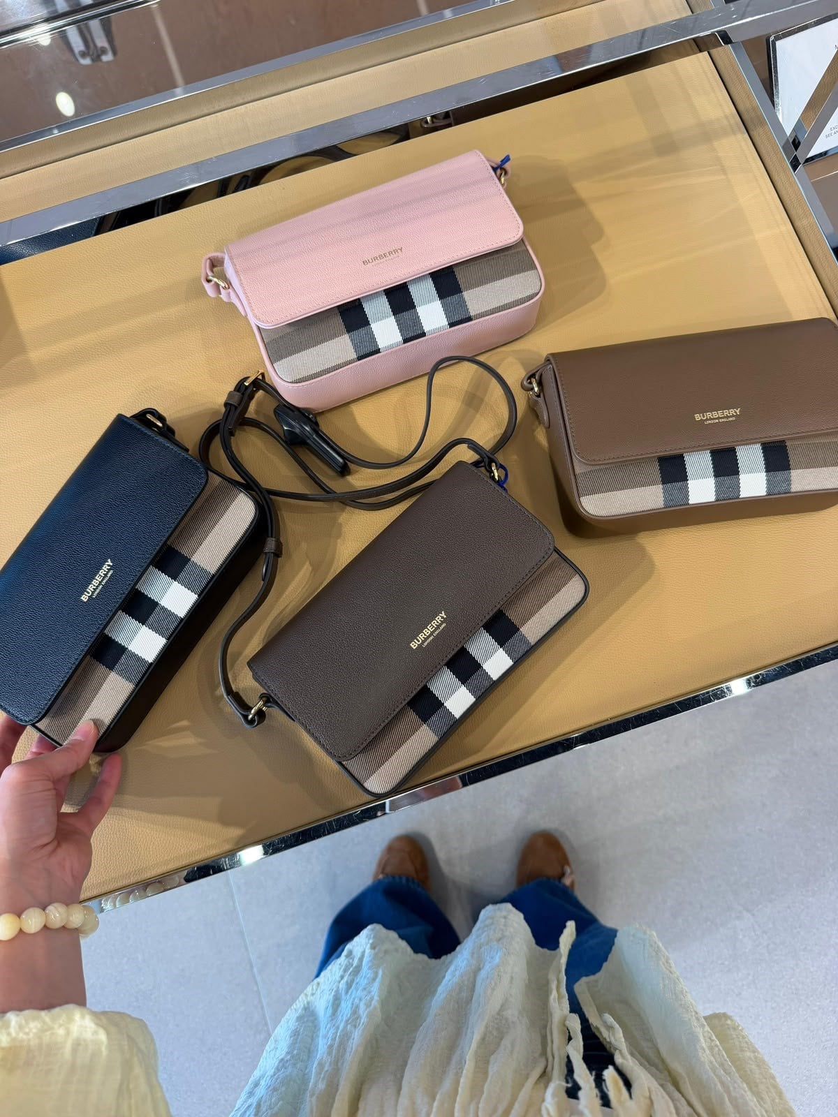 Burberry Ekose Detaylı Deri Çapraz Çanta