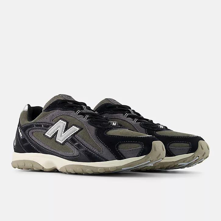 New Balance 204L Black With Magnet Sneakers