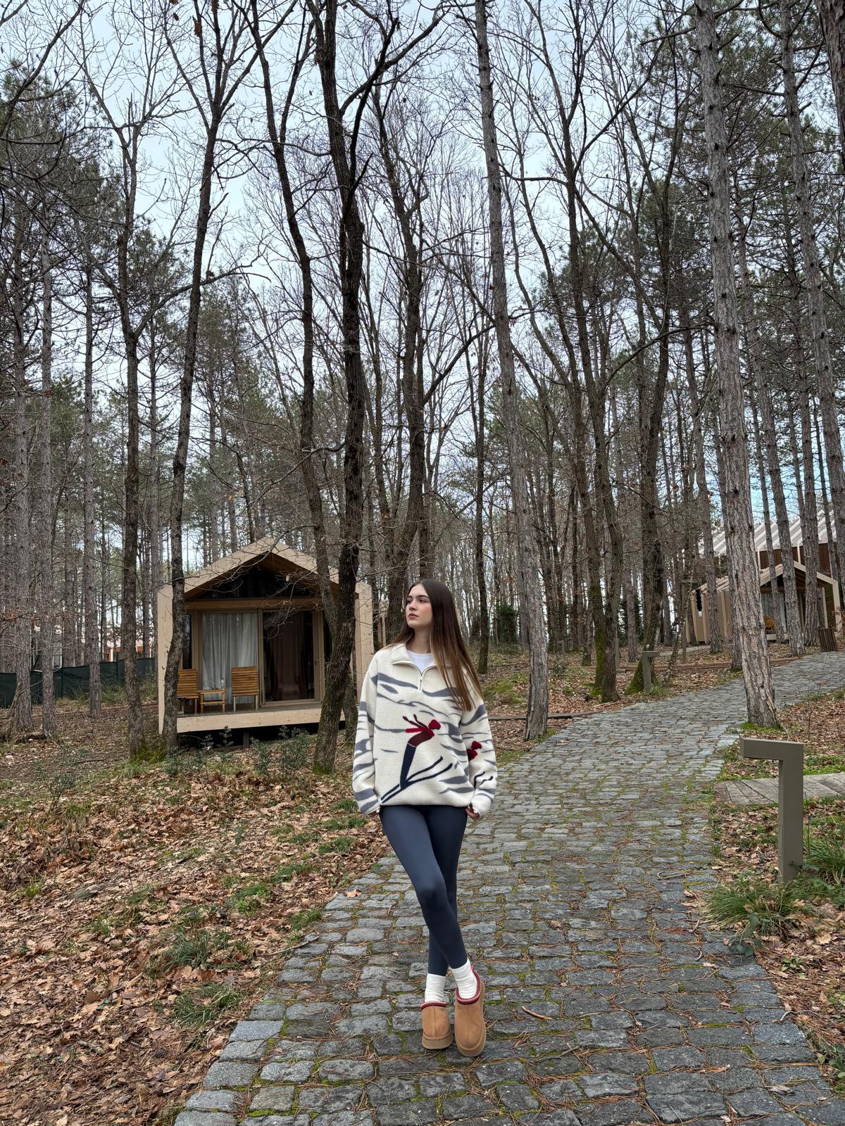 Krem Fermuarlı Kızak Desenli Polar Sweatshirt