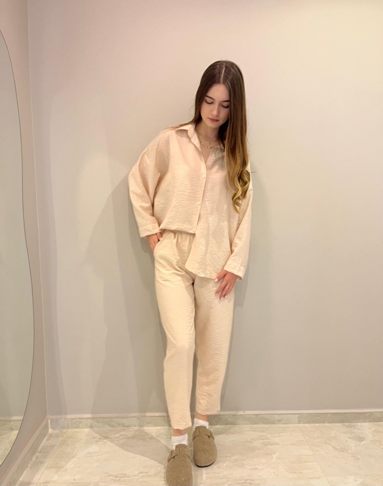 Krem Önü Düğmeli Gömlek Beli Lastikli Pantolon Takım