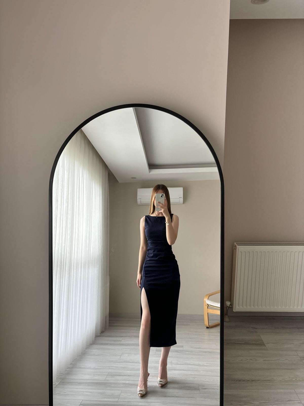 Lacivert yanları drapeli yırtmaçlı elbise