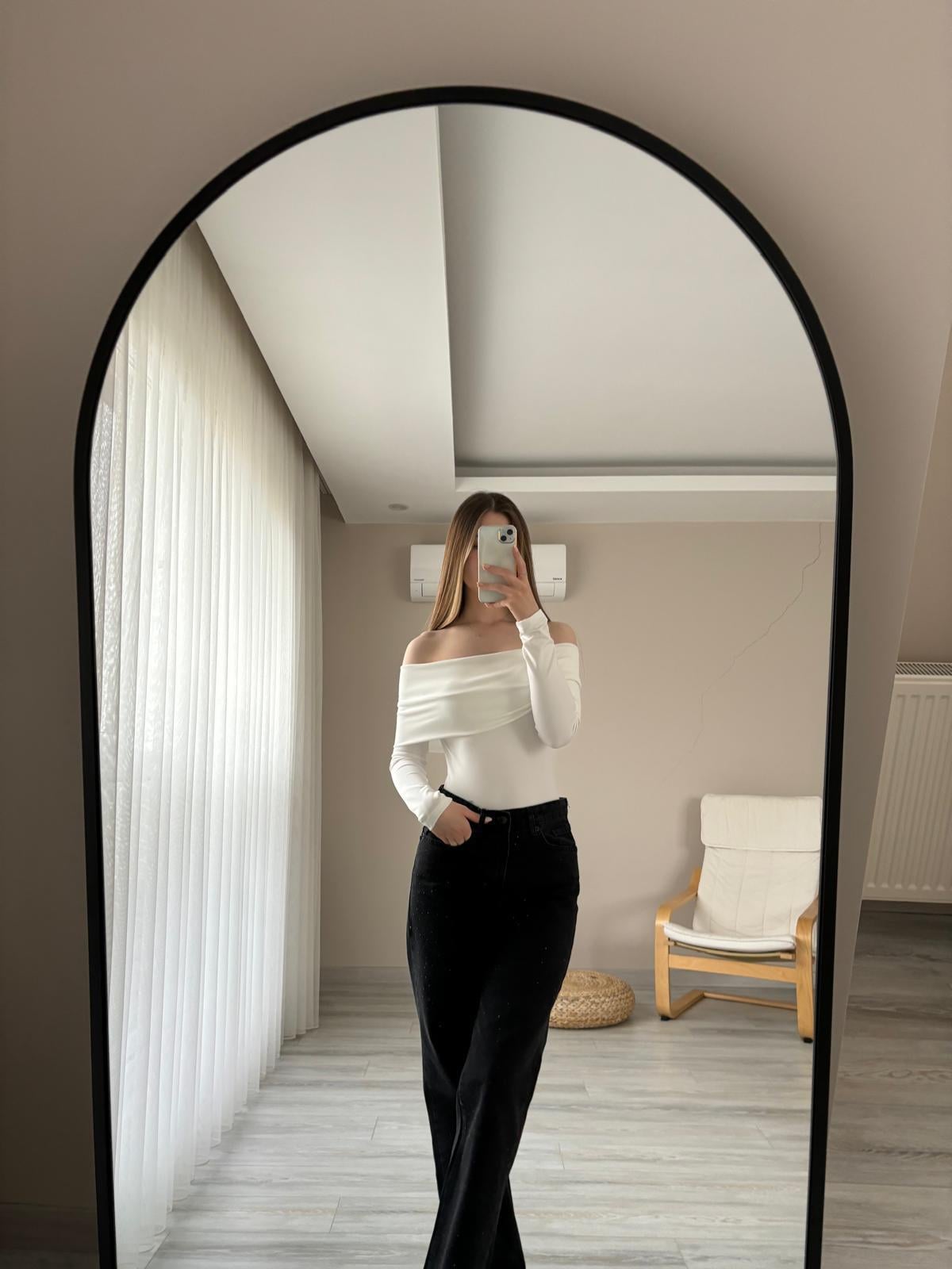 Madonna Yaka Beyaz Bodysuit