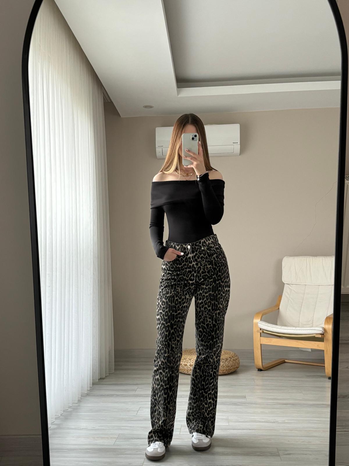 Madonna Yaka Siyah Bodysuit