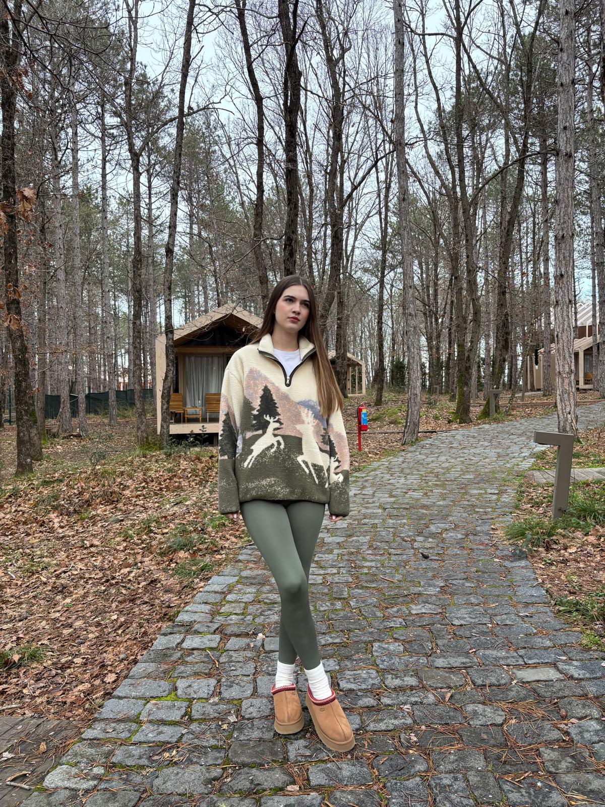 Ekru Fermuarlı Geyik Desenli Polar Sweatshirt 