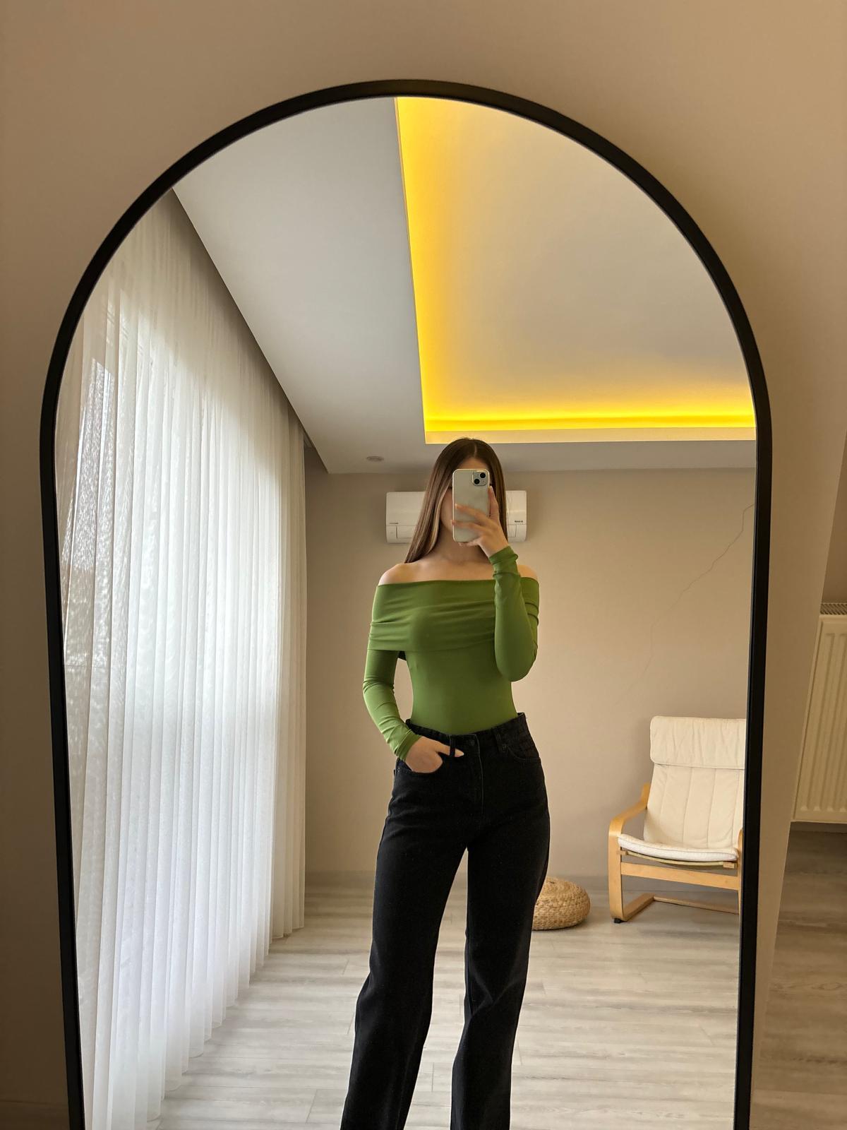 Madonna Yaka Yeşil Bodysuit