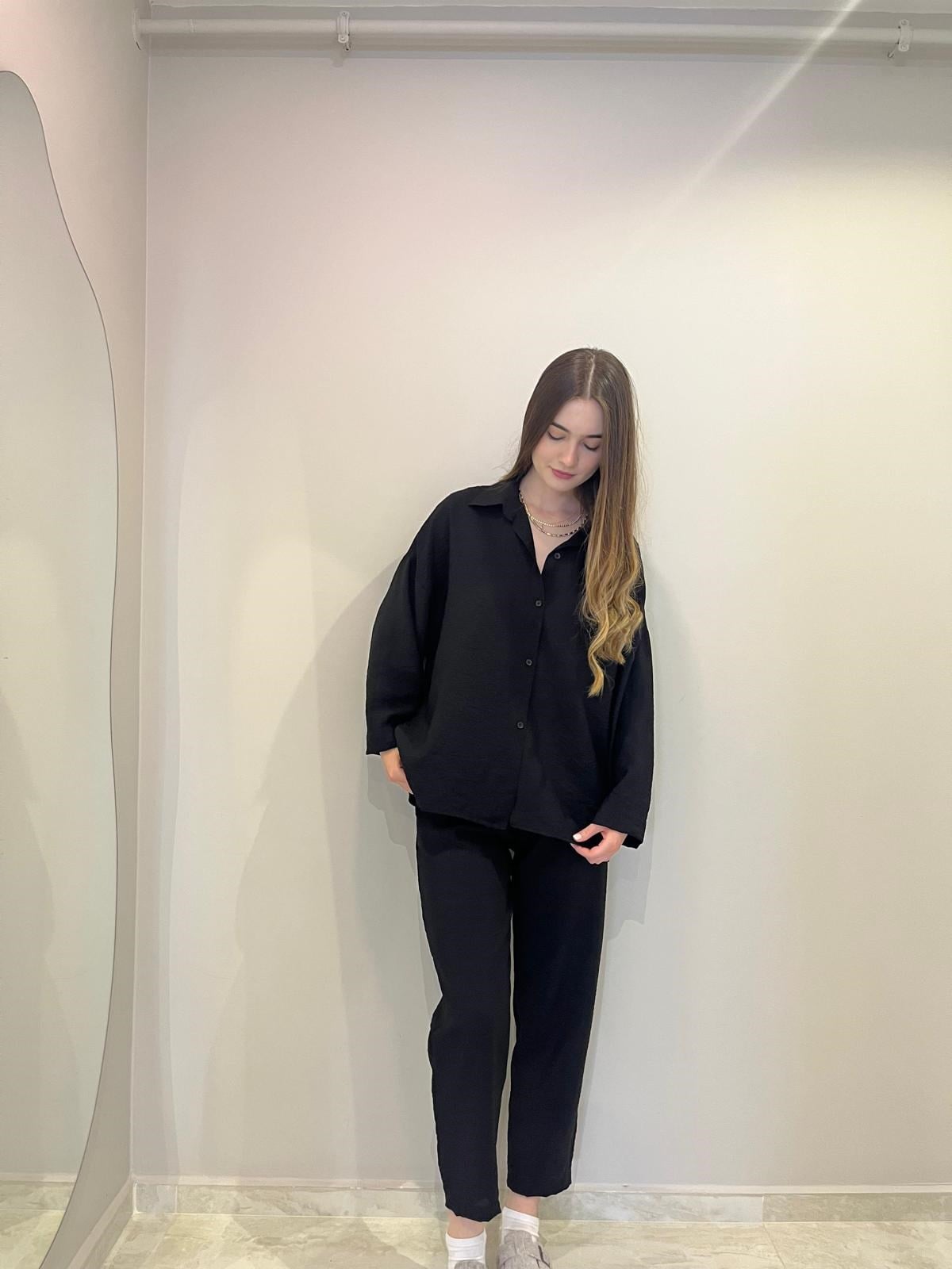 Siyah Önü Düğmeli Gömlek Beli Lastikli Pantolon Takım