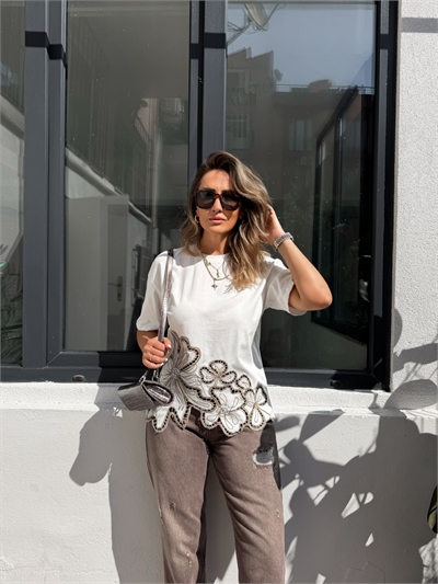 Beyaz Beli Nakışlı Marka Model Tshirt