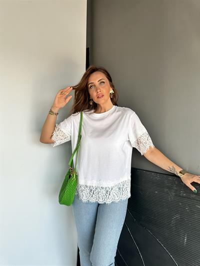 Beyaz Dantel Parçalı Orijinal Tshirt