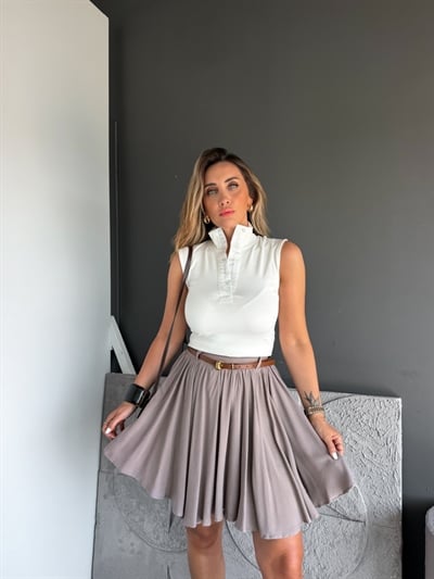 Beyaz Düğmeli Dik Yakalı Sıfır Kol Tshirt