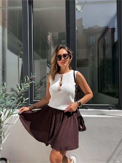 Beyaz Güneş Düğmeli Triko