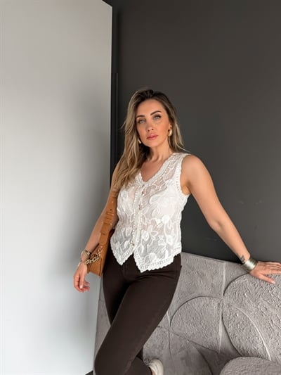 Beyaz Nakışlı Fistolu Yelek
