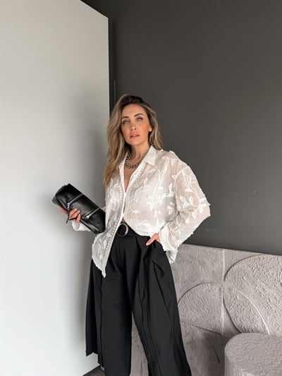 Beyaz Yaprak Nakışlı Pamuk Gömlek