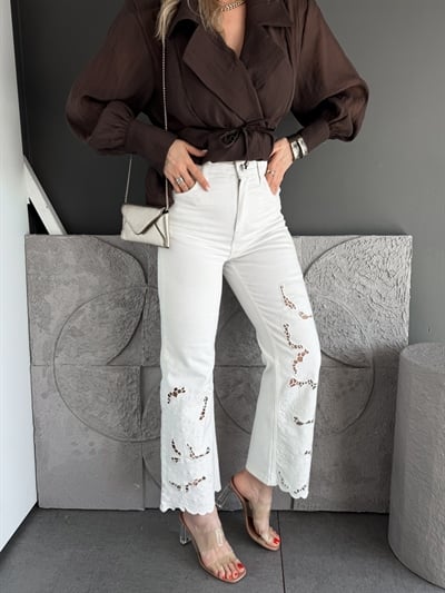 Ekru Çiçek Nakışlı Premium Jean