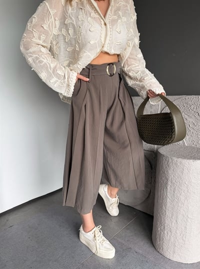 Haki Kemerli Pensli Kısa Paça Pantolon