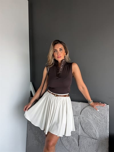 Kahve Düğmeli Dik Yakalı Sıfır Kol Tshirt