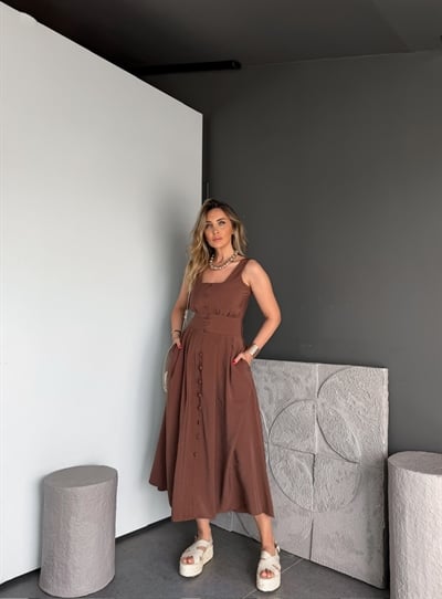Kahve Kare Yaka Sırtı Lastikli Elbise