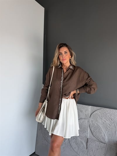 Kahve Kenarları Boncuk Tasarımlı Keten Gömlek