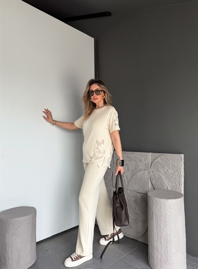 Krem Tek Yanı Nakışlı Modal Takım