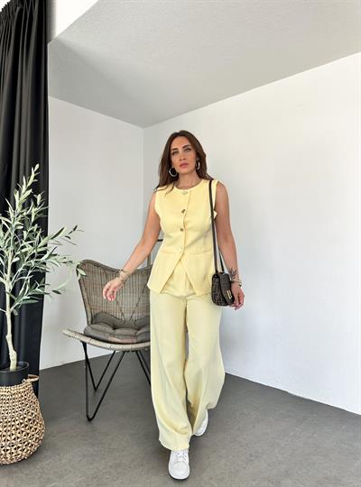 Sarı Gold Düğmeli Yelekli Takım