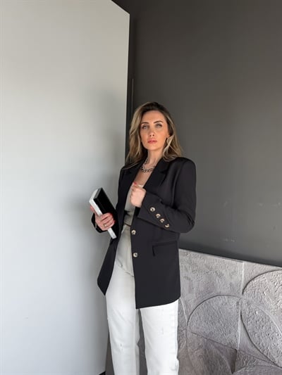 Siyah Asimetrik Düğmeli Blazer Ceket