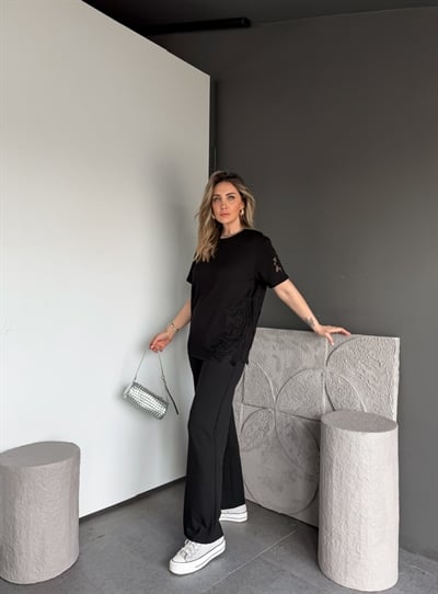 Siyah Tek Yanı Nakışlı Modal Takım