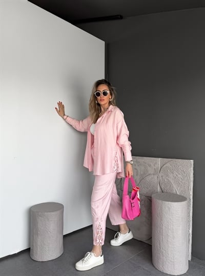 Toz Pembe Dantelli Gömlek Pantolon Takım