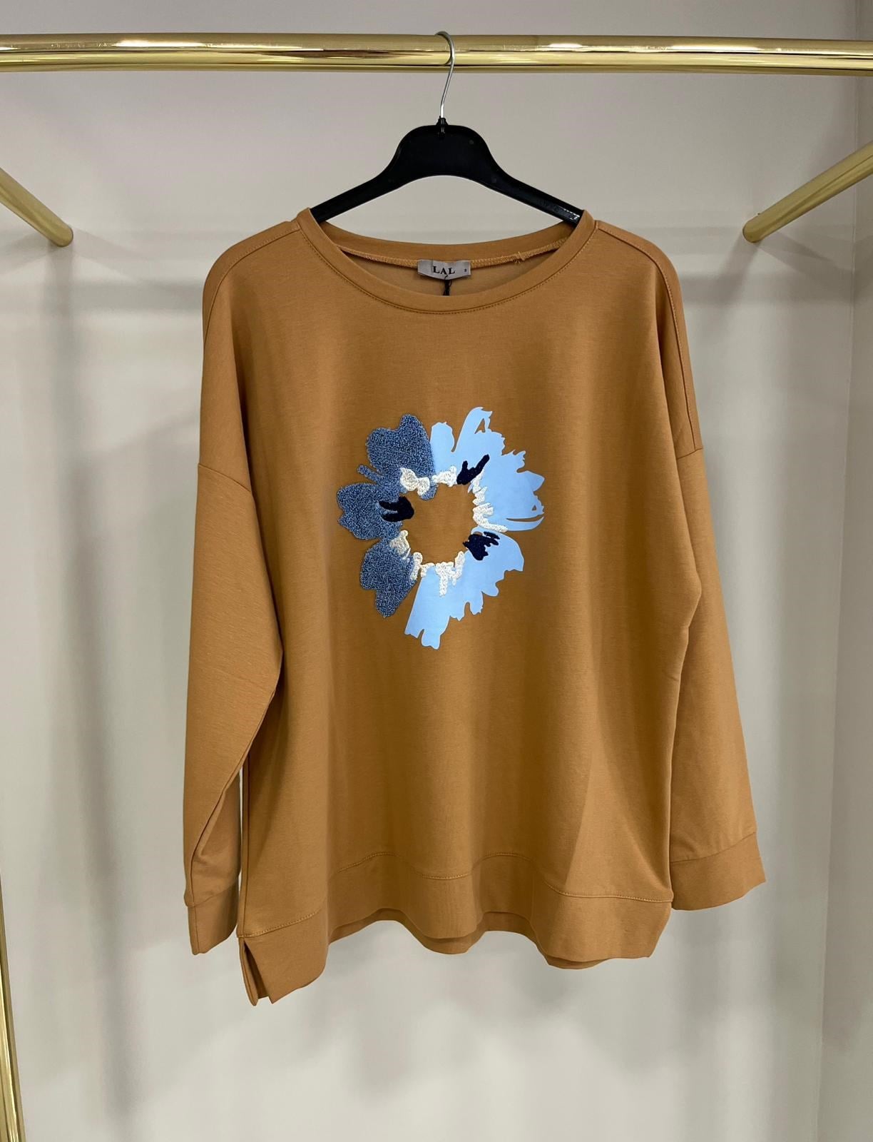 LAL SWEATSHİRT ÖNÜ ÇİÇEK DESENLİ