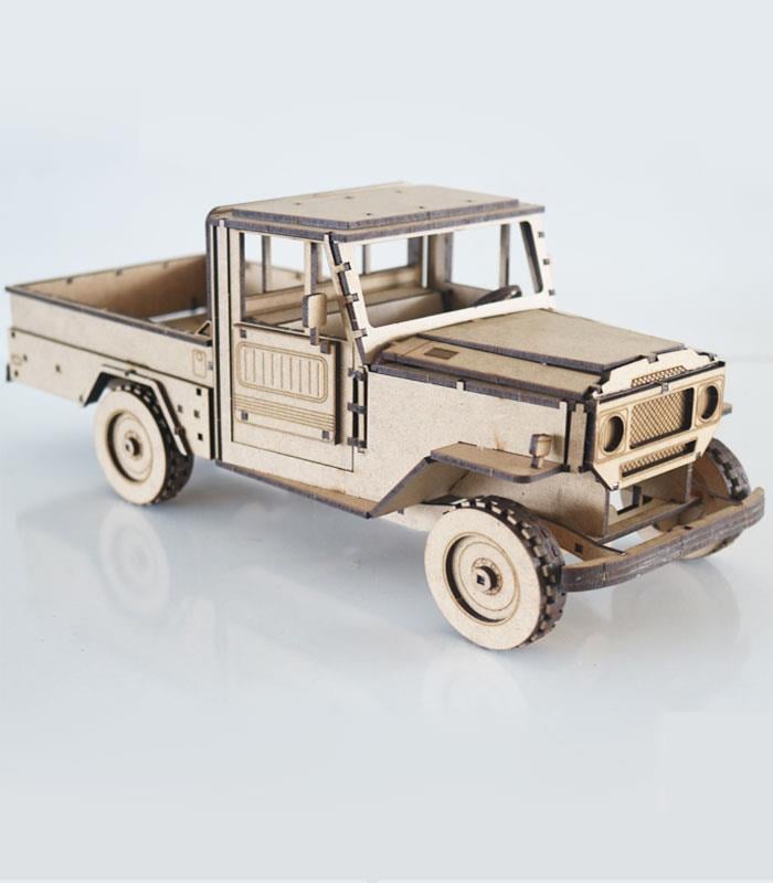 Land Cruiser Araba Maketi | Orta Seviye