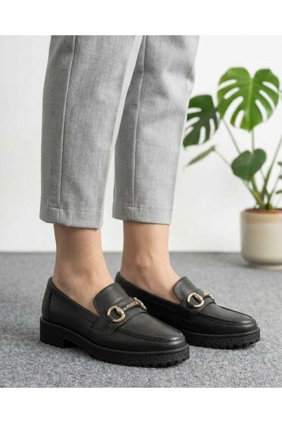 Kadın Tokalı Klasik Loafer Ayakkabı - Siyah