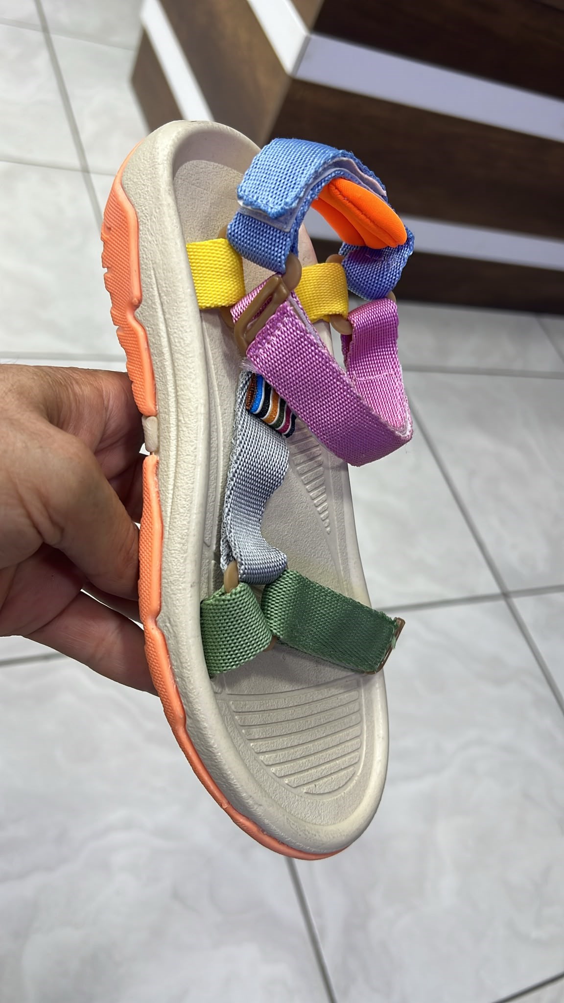 Unisex Yazlık Sandalet – Esnek, Kaymaz Tabanlı, Günlük Konfor
