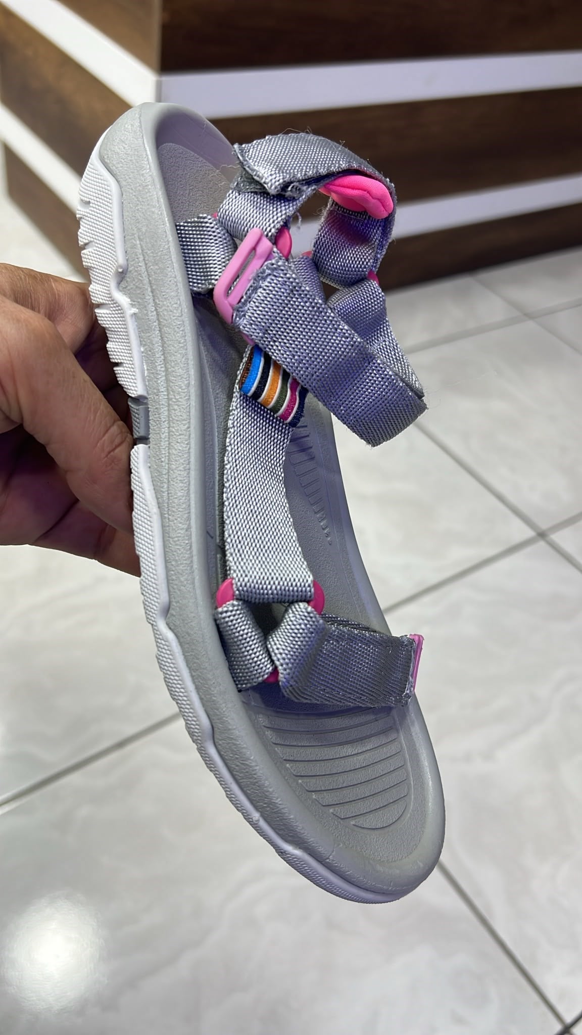 Unisex Yazlık Sandalet – Esnek, Kaymaz Tabanlı, Günlük Konfor
