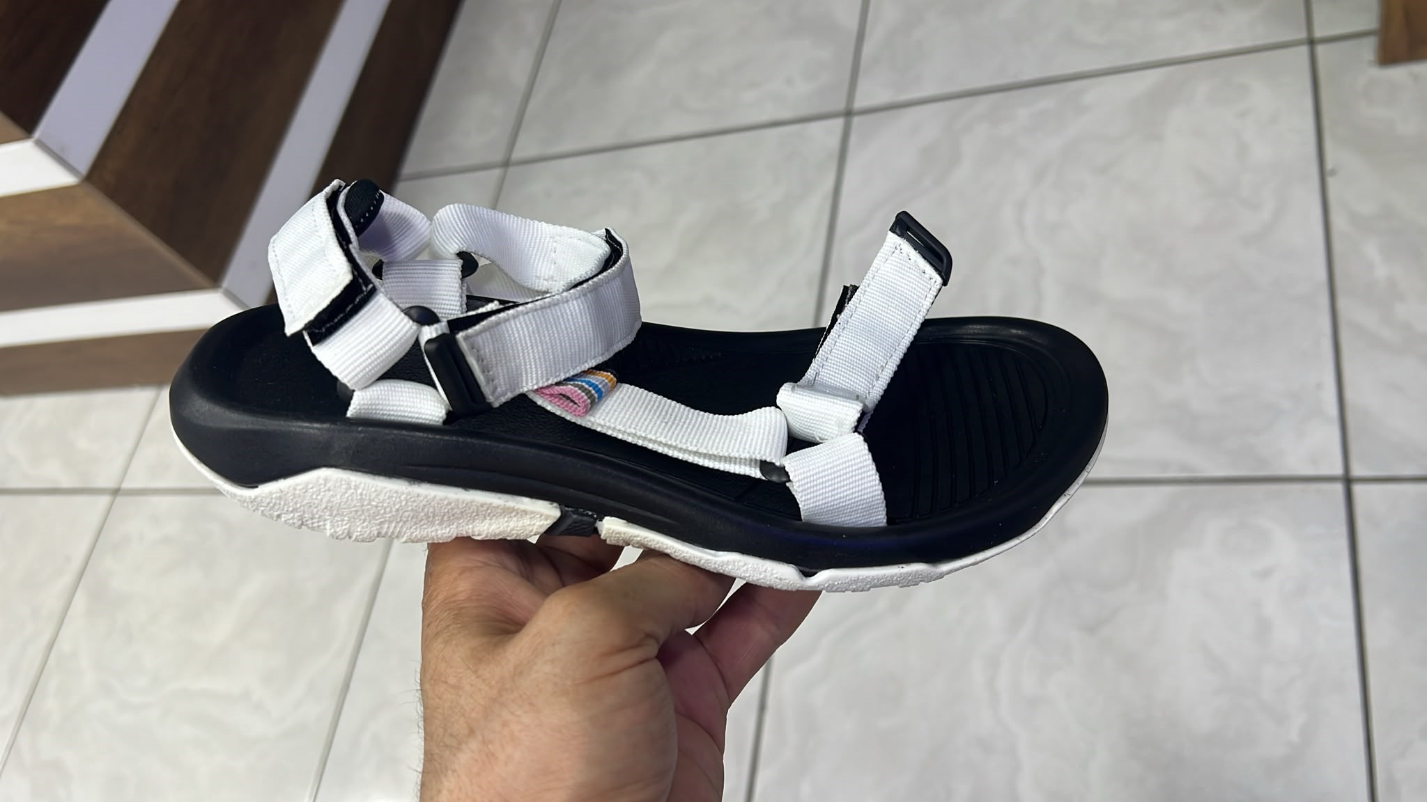 Unisex Yazlık Sandalet – Esnek, Kaymaz Tabanlı, Günlük Konfor