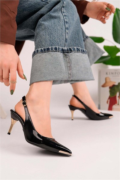 Kadın Sivri Burun Metal Detaylı İnce Topuklu Slingback Ayakkabı - Kahverengi